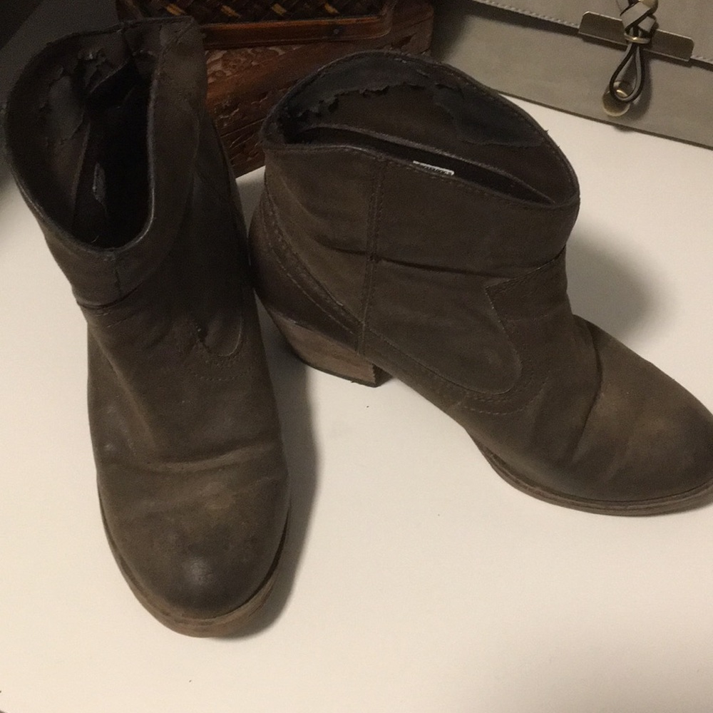 Brown cowgirl booties